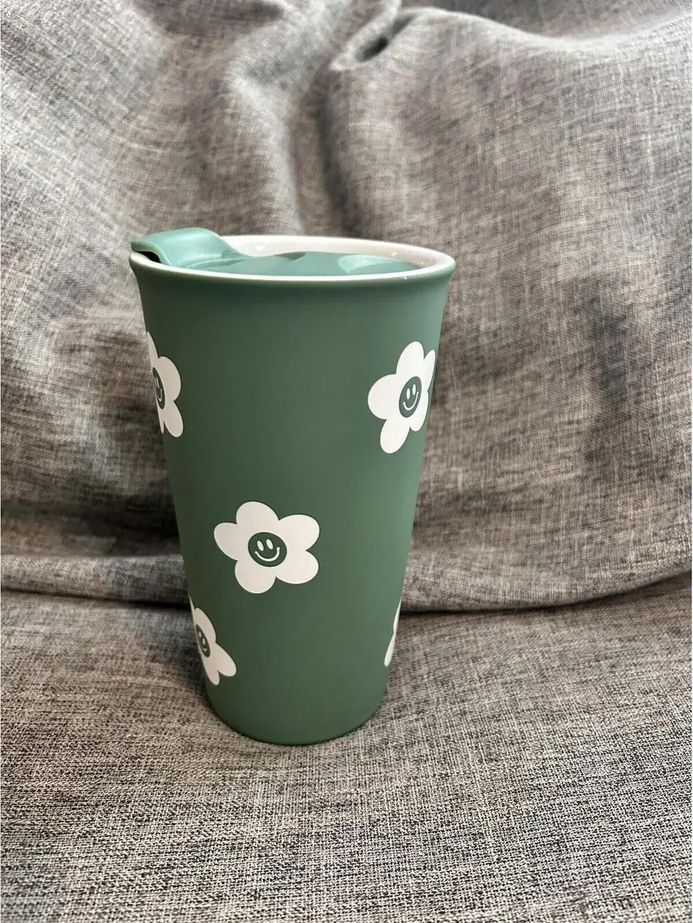 Sunday Morning Ceramic Travel Mug With Lid 18 Oz Green Happy Face Flowers Smile